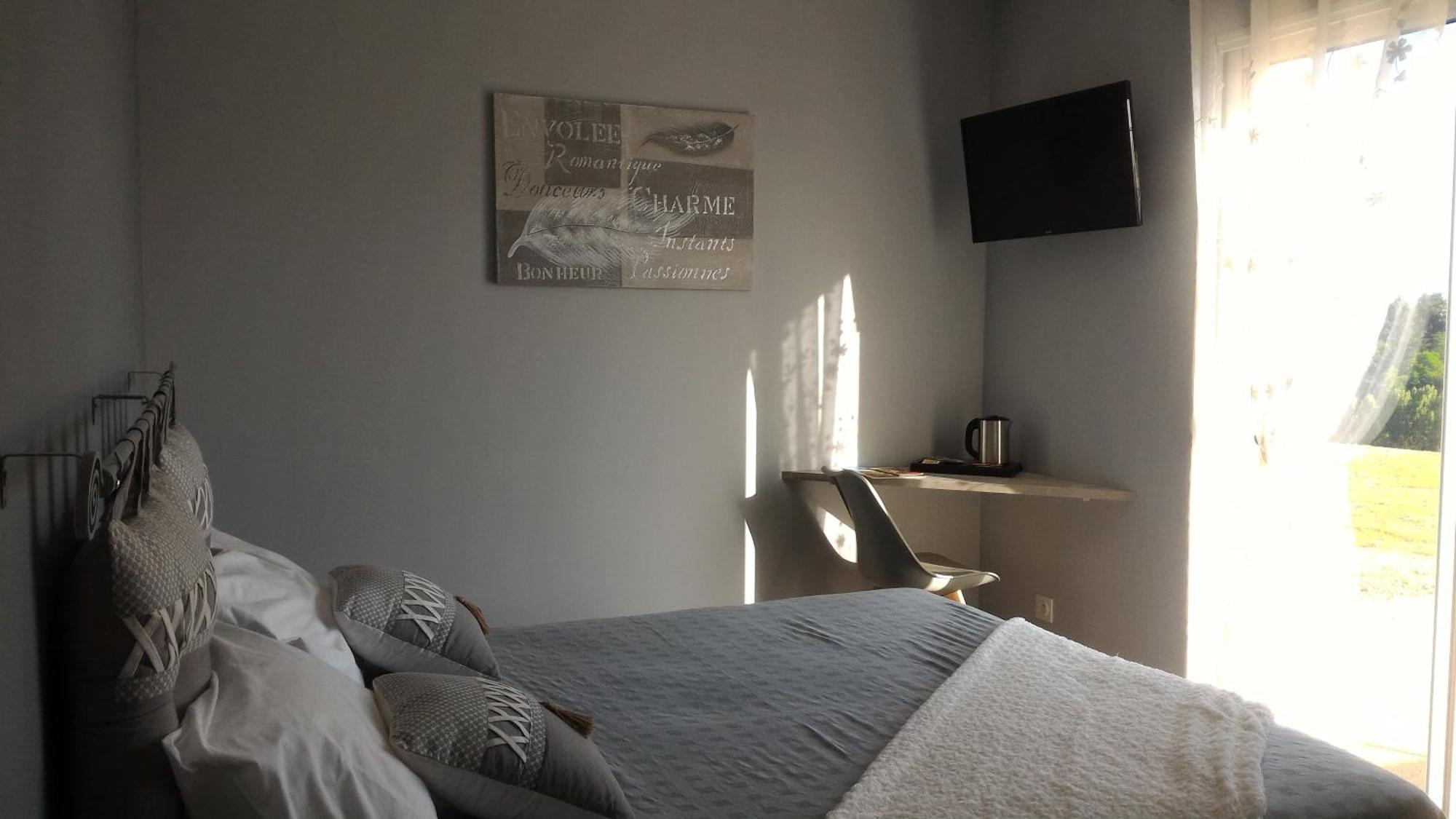 La Sarlamandre, Chambres Et Table D'Hotes Marcillac-Saint-Quentin Εξωτερικό φωτογραφία